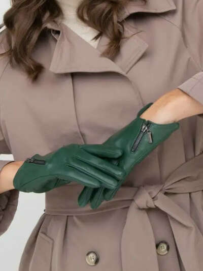 Кожаные зеленые перчатки