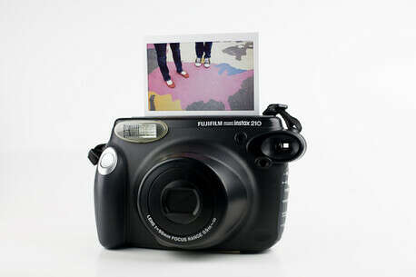 Fuji Instax Фотоаппарат 210