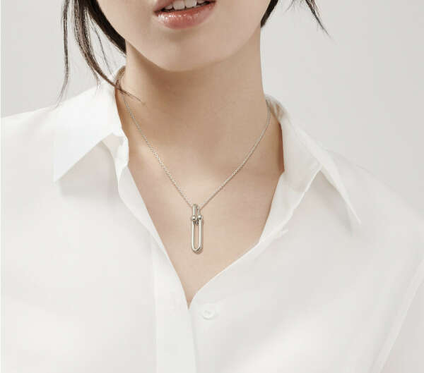 https://www.tiffany.ru/jewelry/necklaces-pendants/tiffany-hardwear-link-pendant-63104329/