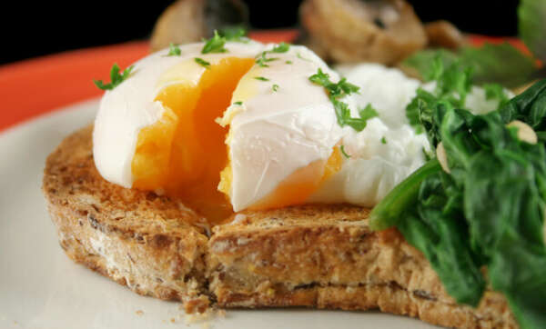 to cook poached eggs