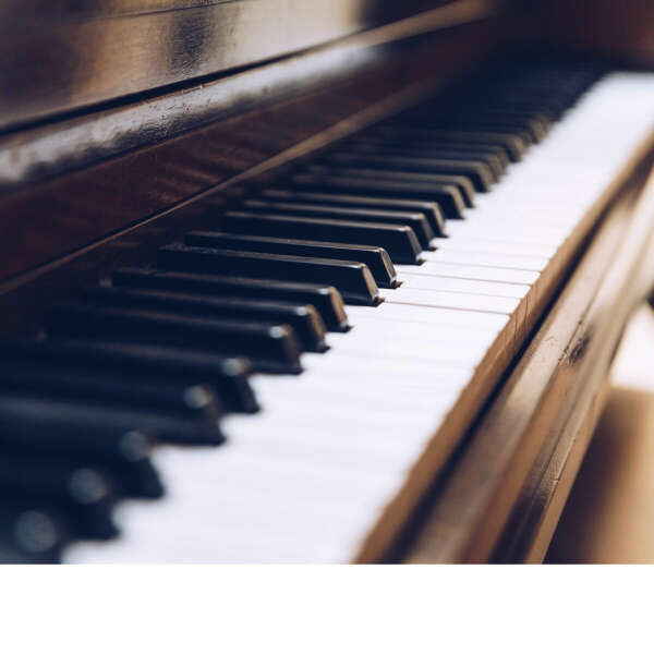 learn to play the piano