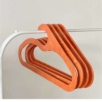 Roundish Hanger (orange)