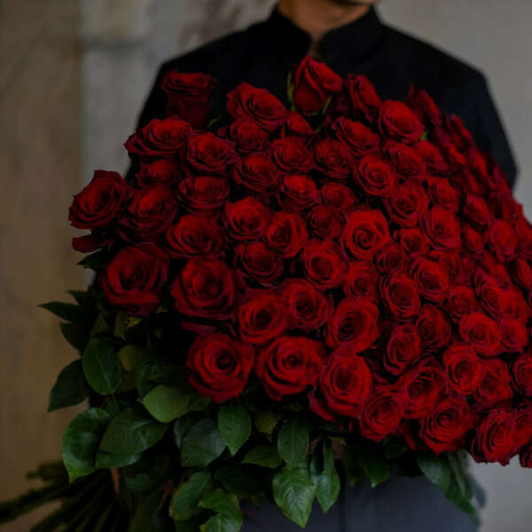 Огроменный букет бордовых роз