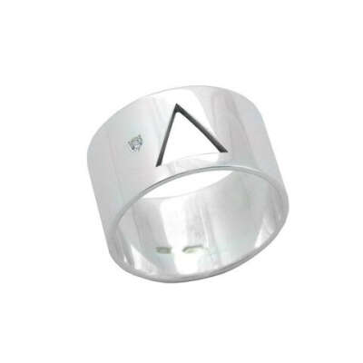 Серебряное широкое кольцо с треугольником и фианитом