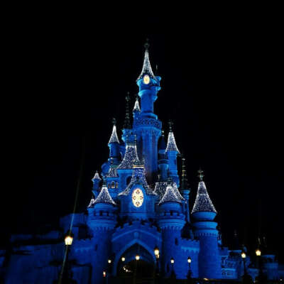 Посетить Disneyland