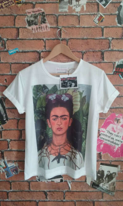 Frida Kahlo t shirt (L)