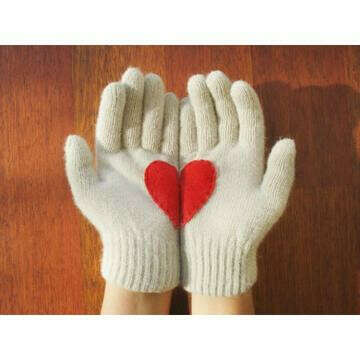 Перчатки с сердечком Red Heart