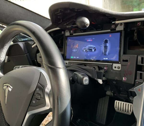 New Screen Installed in your Model S or X by Reel Deal