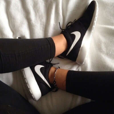 Nike Roshe Run in Black