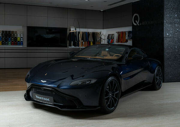 ASTON MARTIN NEW VANTAGE MIDNIGHT BLUE