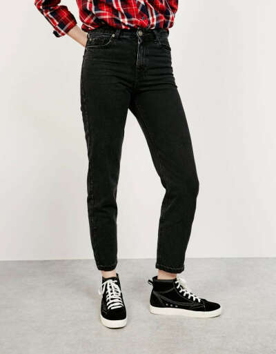 Чёрные джинсы
