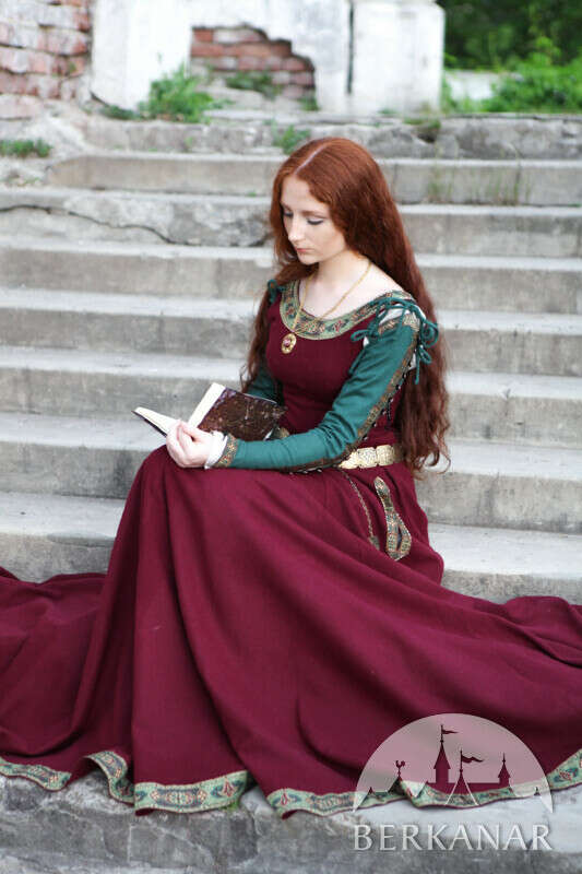 Шерстяное средневековое платье «Зеленые рукава»