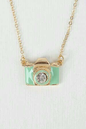 Vintage Camera Necklace $8.40 - http://pinterest.com/pin/468092954992176644/?s=3&m=mywish​board