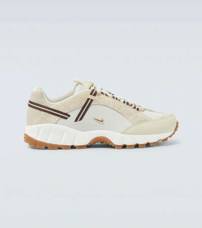 Замшевые кроссовки Jacquemus x Nike Air Humara ACG Light Bone/Gold