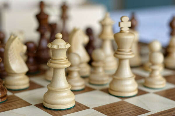 Резные шахматы из дерева или кости