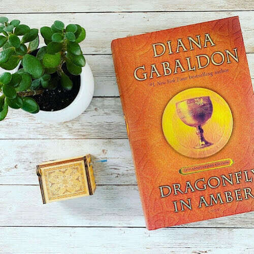 Diana Gabaldon. Dragonfly in Amber (25th Anniversary Edition)
