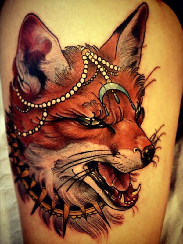 Татуировку змеи, лисы или пса