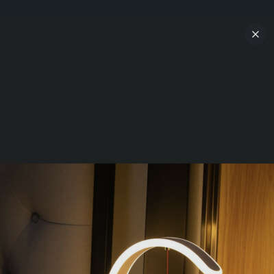 Светильник настольный светодиодный декоративный с левитирующим выключателем в виде притягивающихся деревянных шариков