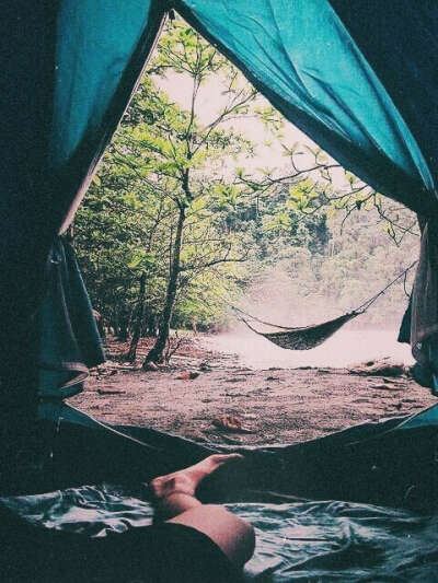 Ночевать в палатке на природе