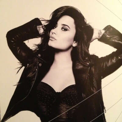 Спеть с Demi  Lovato