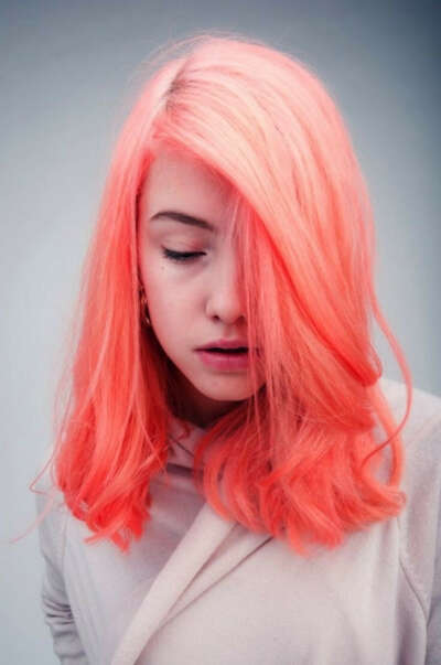 Покрасить волосы в персиковый