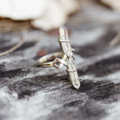 SELENE Ring With Two Quartz Crystals | ALOHA GAIA | Jewelry with raw stones and crystals