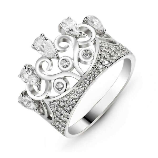 Красивое серебряное кольцо