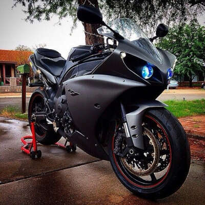 Yamaha YZF-R1