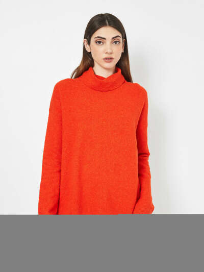 Великий помаранчевий светр
