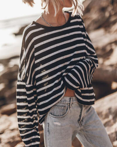 https://mikuta.com/collections/new-in/products/the-striped-loose-linen-longsleeve?variant=45280493601032Как