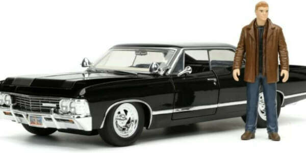 Supernatural 1:24 1967 Chevy Impala Die-cast Car w/ Dean Winchester