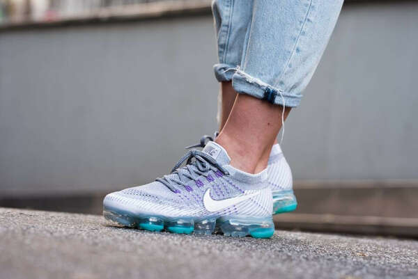 Купить кроссовки женские Nike Air Vapormax Flyknit E Cool Grey (922914|002-) в интернет-магазине dropsneakers.ru