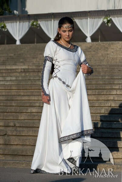 Средневековое платье "Шахматная королева"