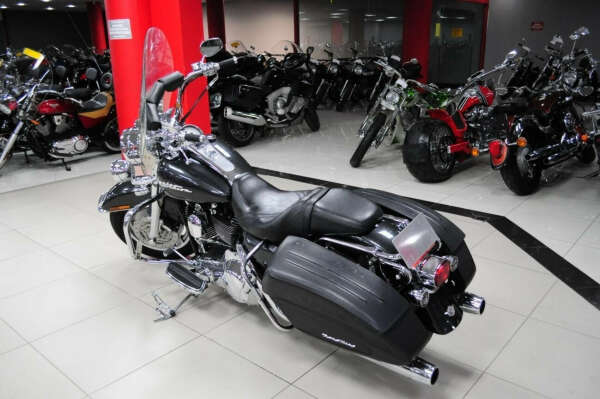 HARLEY-DAVIDSON FLHRS ROAD KING