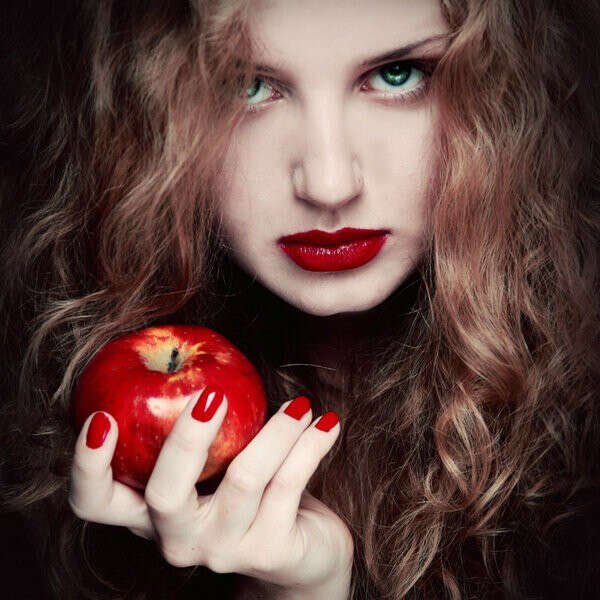 Фотку с красным яблоком