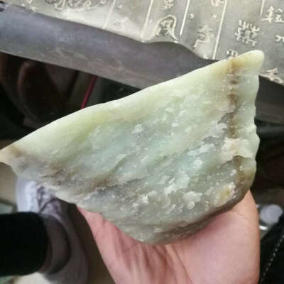 Natural Kunlun Jade Rough Nephrite Raw (965g, 12X9X8cm)