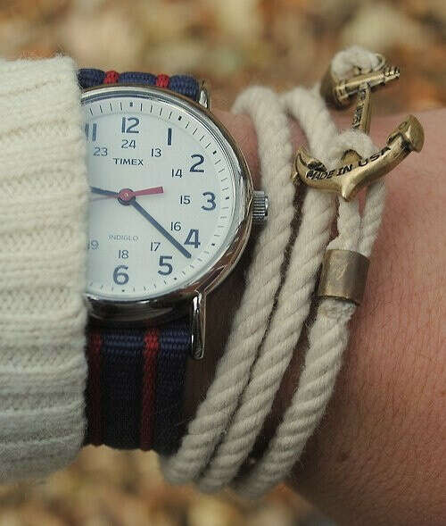 жгутовый браслет и часы