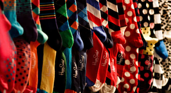 Много разноцветных носков