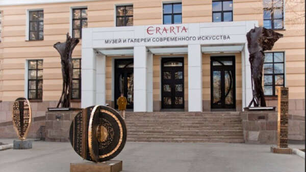 Посетить музей современного искусства "Эрарта"