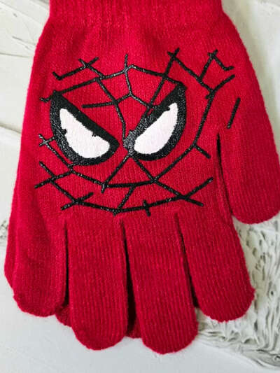 перчатки с человеком пауком