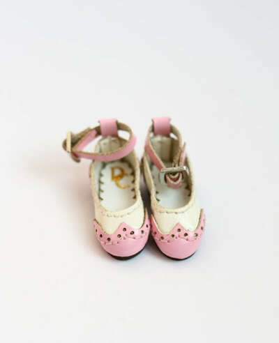 Shoes for momoko in green-milky color