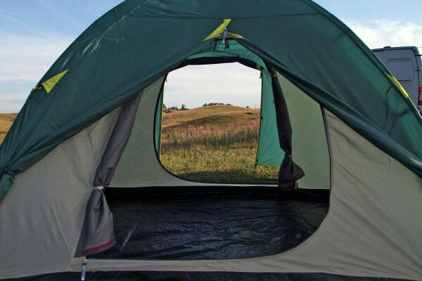 Трехместная большая палатка