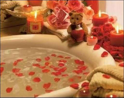 ванная с лепестками роз
