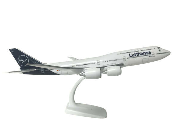 модель самолетика Lufthansa (что-то вроде такого, не очень большое)