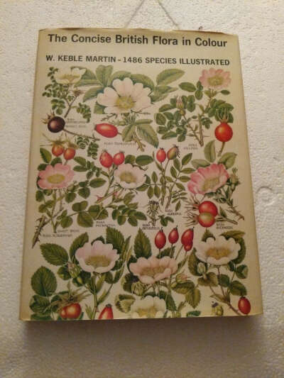 Книгу по ботанике "The Concise British Flora in Colour 1969"