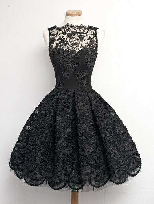 Черное кружевное платье
