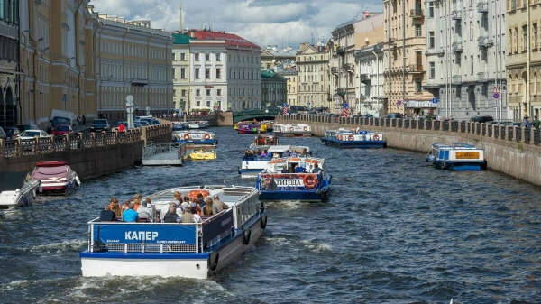 Экскурсия на кораблике в СПб