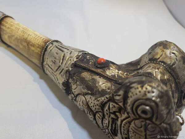 Музыкальный инструмент канглинг. Тибетская флейта ганлин. Канглинг флейта. Тибетская Дудка. Музыкальный инструмент Тибета канглинг.