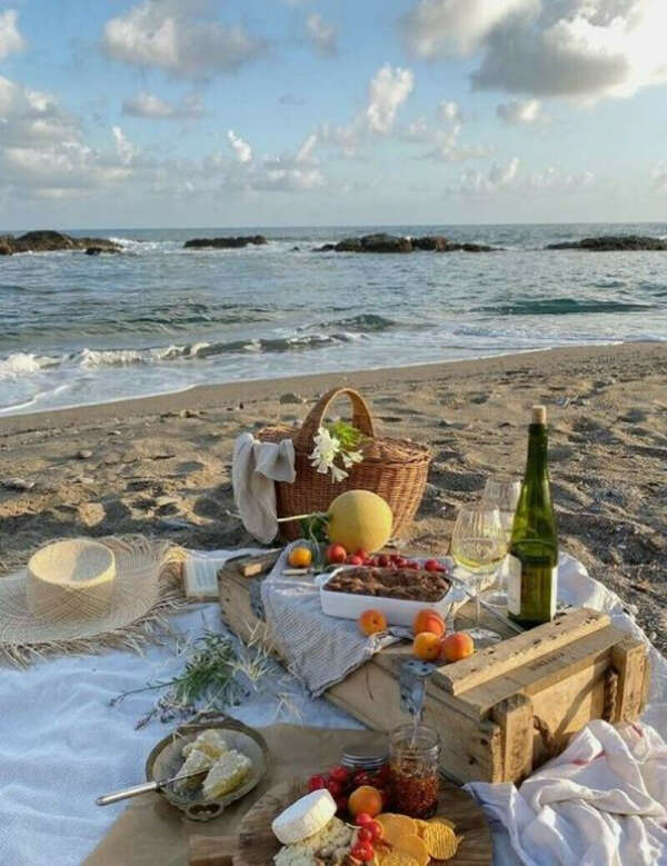 Завтрак на берегу моря