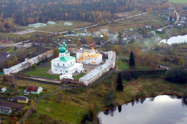 съездить в монастырь Александра Свирского с семьей